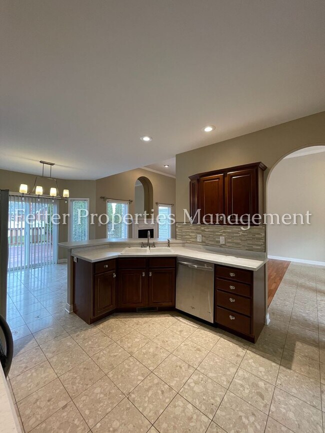 Building Photo - Gorgeous Northside Home