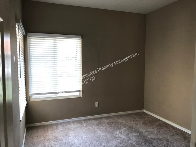 Building Photo - 202 Larkspur Dr