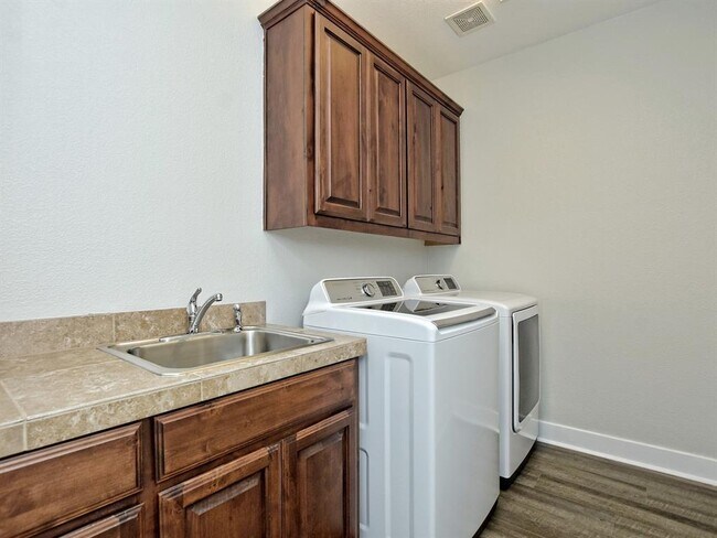 Building Photo - 214 Rivulet Ln