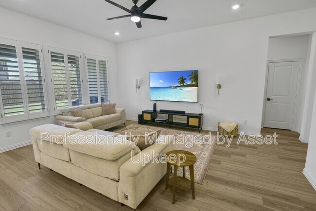 Building Photo - 702 Charity Dr