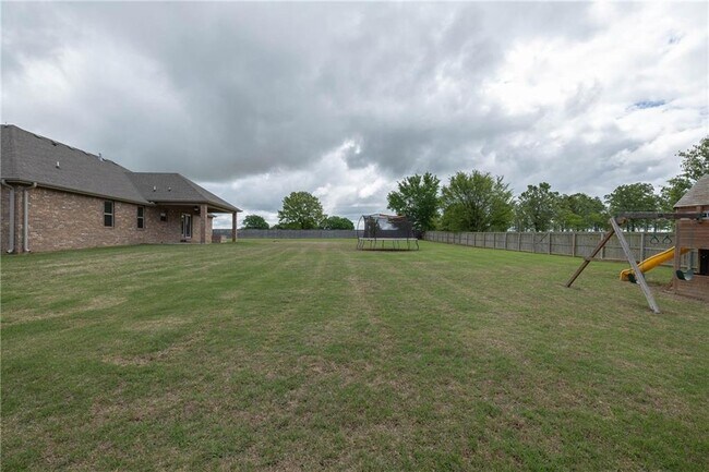 Building Photo - 13427 Meadow Ridge