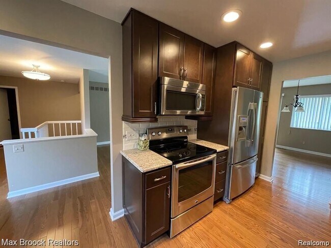 Building Photo - 4585 Laurel Club Cir