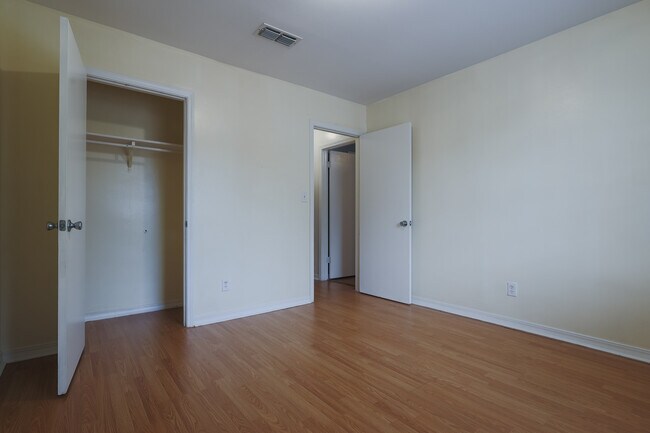 Building Photo - 10014 Stratmore Cir