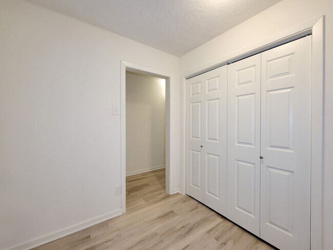 Building Photo - BEAUTIFUL REMODELED 3 BEDROOM 2 BATH WITH ...