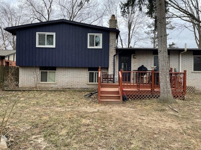 Building Photo - 3533 Frederick Dr