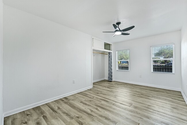 Building Photo - 2328 Wimcrest St