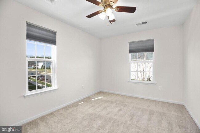 Building Photo - 8643 Rosecrans Ln