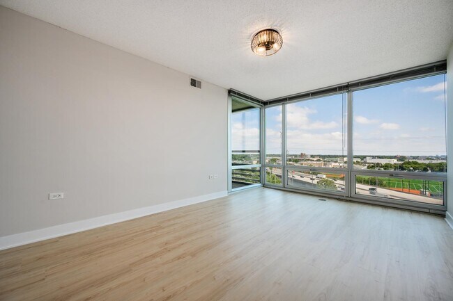 Building Photo - 9715 Woods Dr