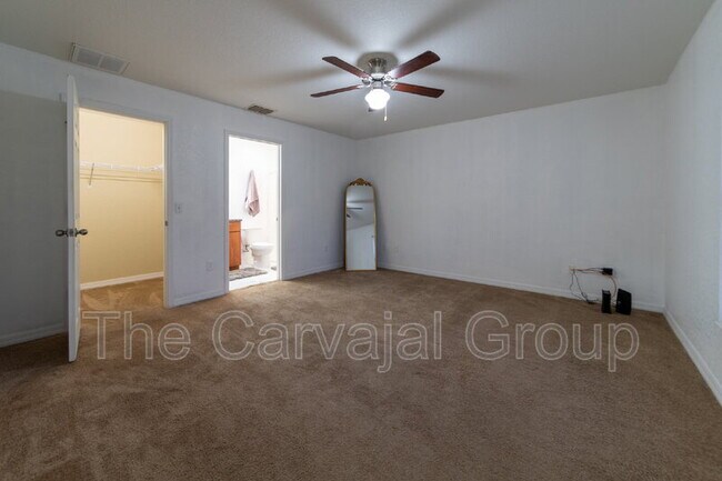 Building Photo - 5107 SW 165th St Rd
