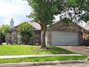 Building Photo - 1320 Sheila Dr