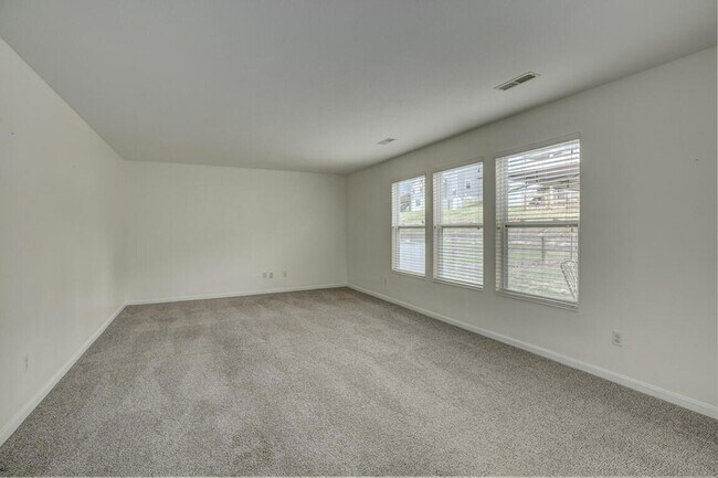 Building Photo - 10150 Meadow Glen Dr