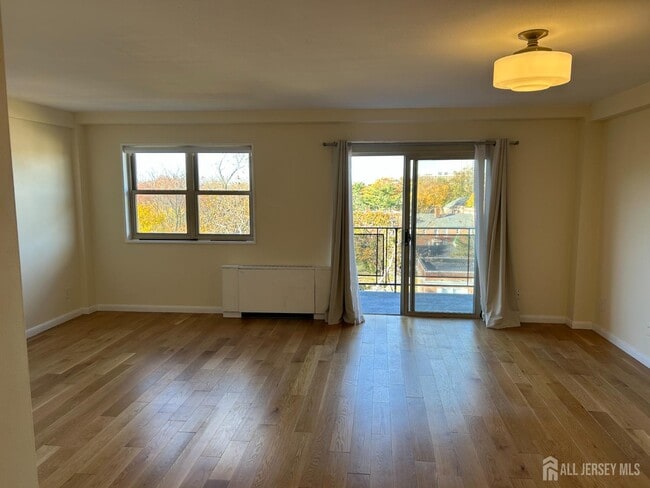 Building Photo - 123 S Adelaide Ave