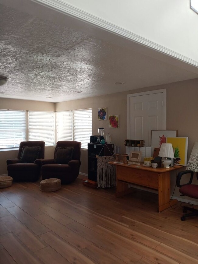 Building Photo - PRICE IMPROVEMENT!! RIO RANCHOAFFORDABLE!!