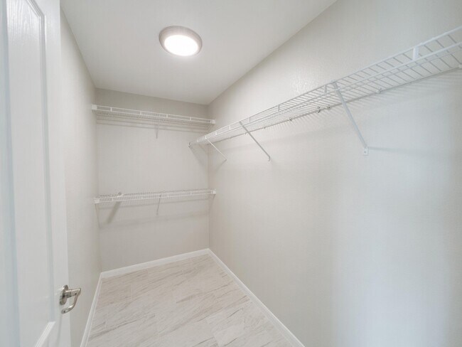 Building Photo - 7575 Kirby Dr