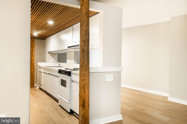 Building Photo - 33 Letitia St