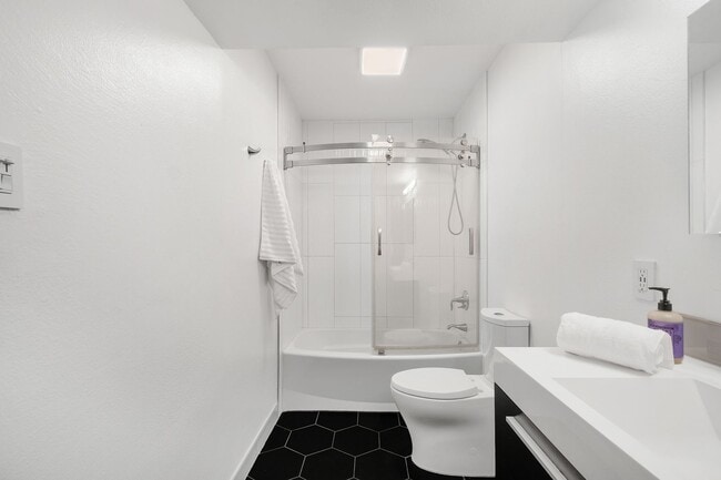 Building Photo - 1601 Faro Dr