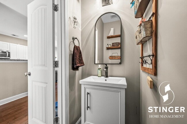 Building Photo - 332 Dante Cir