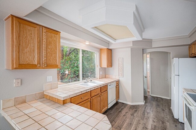 Building Photo - Charming 2-Bedroom Home in Highlands Ranch...