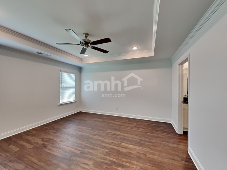 Building Photo - 50 Spruce Cir