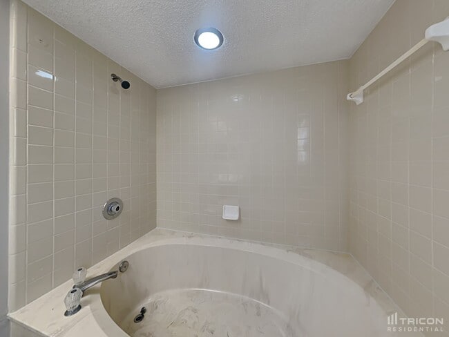 Building Photo - 7084 Swamp Flower Ln