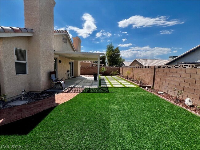 Building Photo - 7100 Village Shore Ct