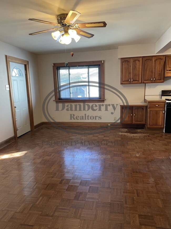 Building Photo - 606 South St