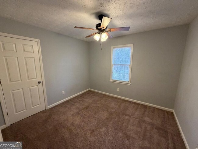 Building Photo - 212 Regal Way W