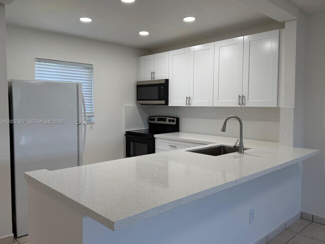 Building Photo - 7730 Camino Real