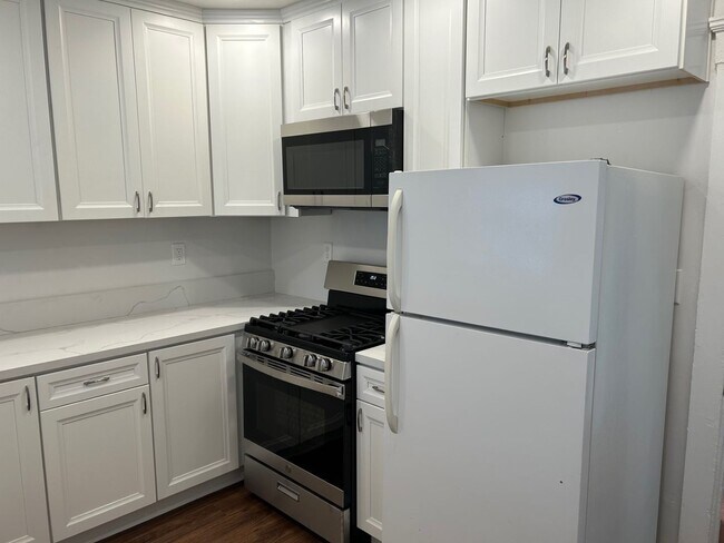 Building Photo - 301-5 3rd Ave