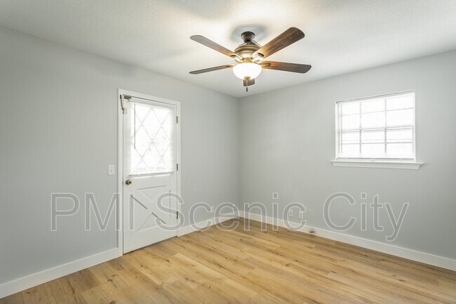 Building Photo - 508 Briar Park Ln