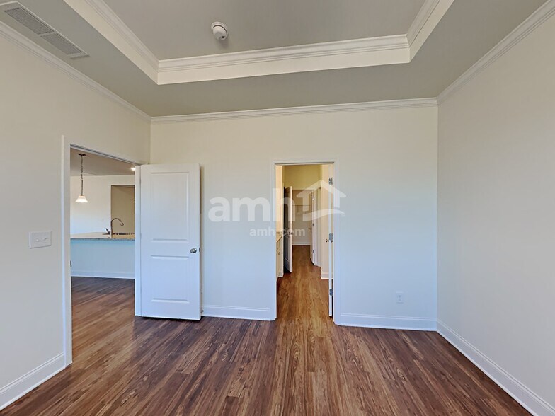Building Photo - 7072 Creeksong Dr