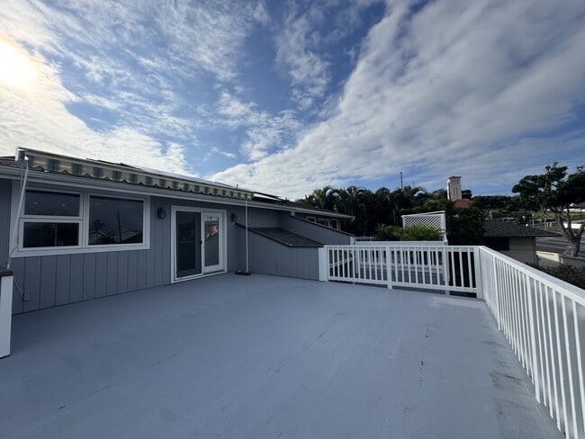 Building Photo - 1021 Koko Head Ave