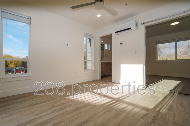 Building Photo - 4632 N Iota Ln