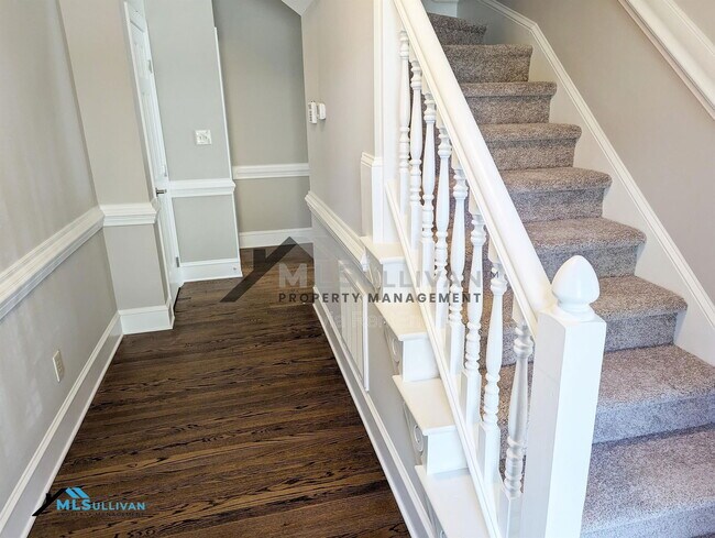 Building Photo - 1306 Hampshire Ct