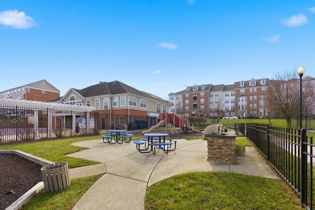 Building Photo - Lovely 3 BR/2.5 BA Townhome in Camp Springs!