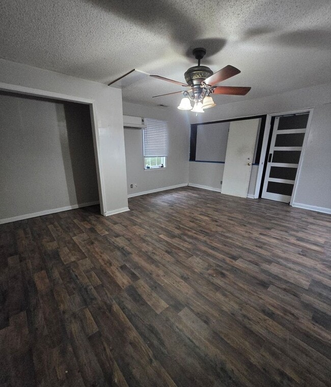 Building Photo - 801 Walnut St