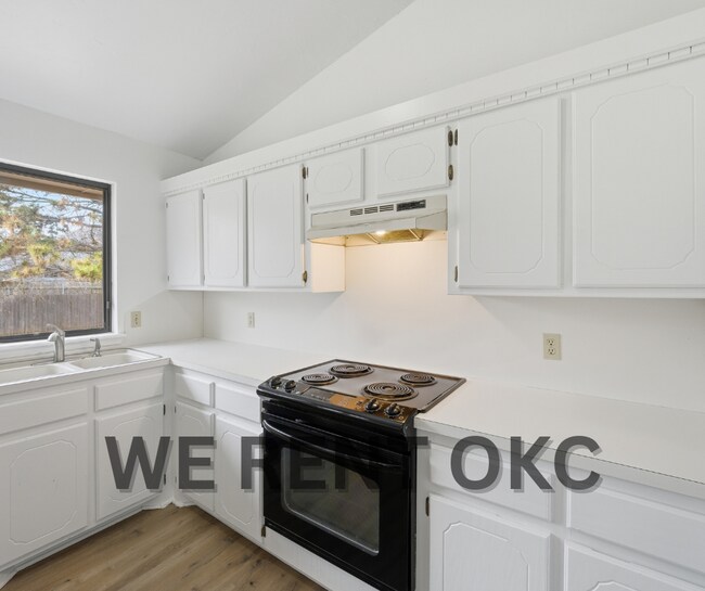 Building Photo - 12021 Moon Beam Dr