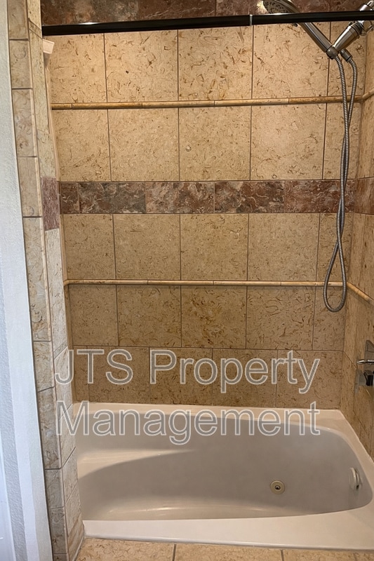 Building Photo - 1761 Klamath River Dr