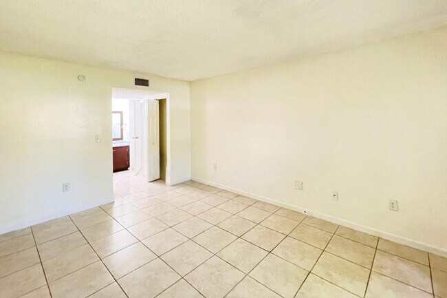 Building Photo - 4354 NW 9th Ave