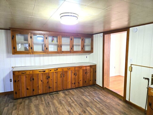 Building Photo - Spacious 3-bedroom single-family home in C...