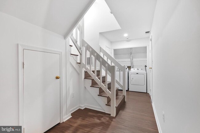 Building Photo - 6633 Westbury Oaks Ct