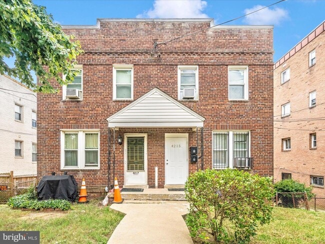 Front of Building - 4215 Dix St NE