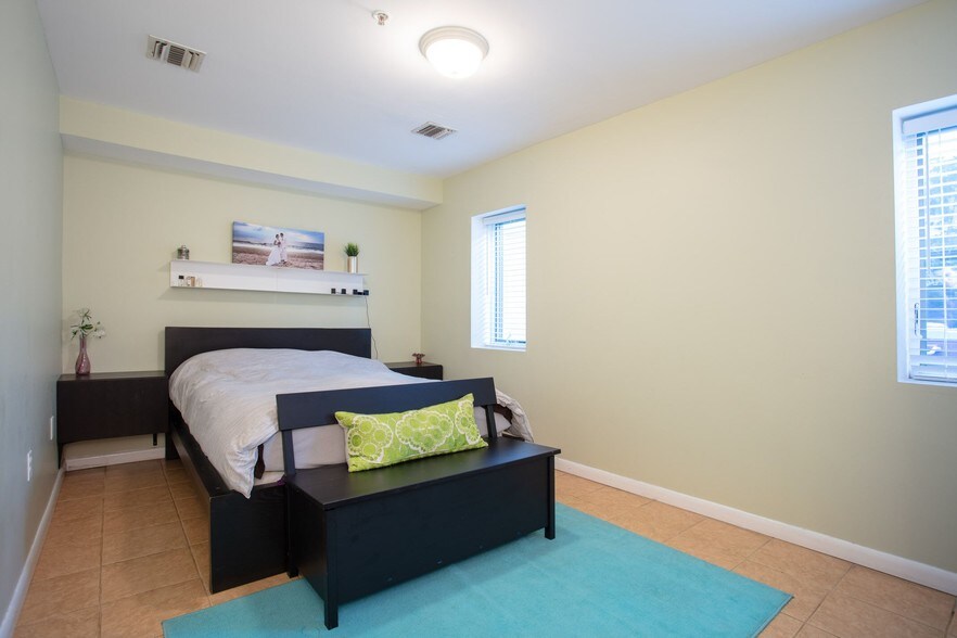 Master bedroom 1 - 309 Manhattan Ave