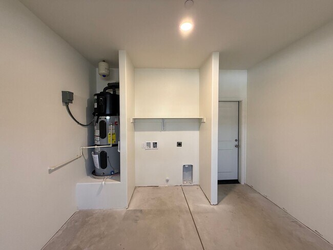 Building Photo - 9207 Prometheus Dr