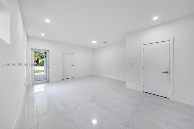 Building Photo - 3142 Carter St