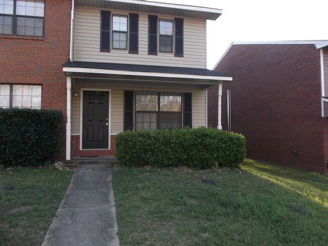 Primary Photo - 125 Lakeview Dr