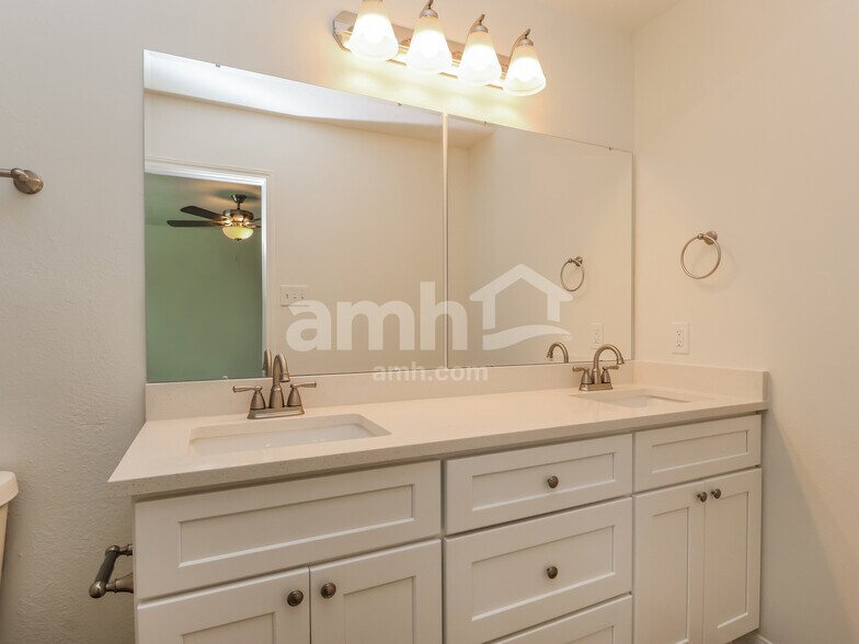 Building Photo - 910 Redcrest Springs Ct
