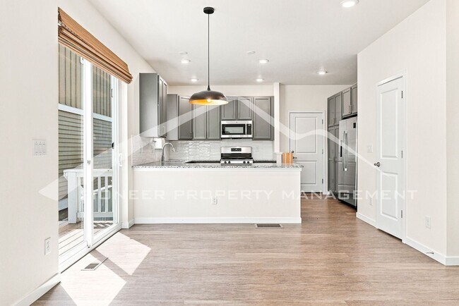 Building Photo - Charming Home with Central AC and Washer/Dryer