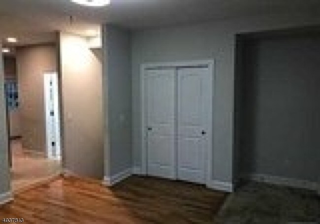 Building Photo - 106 3rd Ave