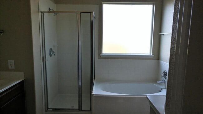 Building Photo - 18223 Red Oak Manor Ln